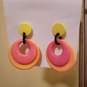 Retro neon color earrings.